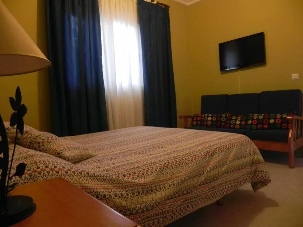 Hostal Playa Hidalgo Rota Esterno foto